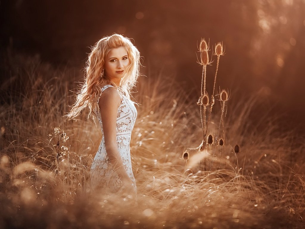 Обои свет, солнце, природа, девушка, блондинка, модель, alexander glockner, light, the sun, nature, girl, blonde, model разрешение 1920x1162 Загрузить