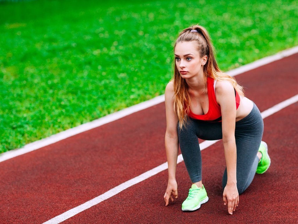 Обои девушка, поза, старт, беговая дорожка, спортсменка, girl, pose, start, treadmill, athlete разрешение 4868x3308 Загрузить