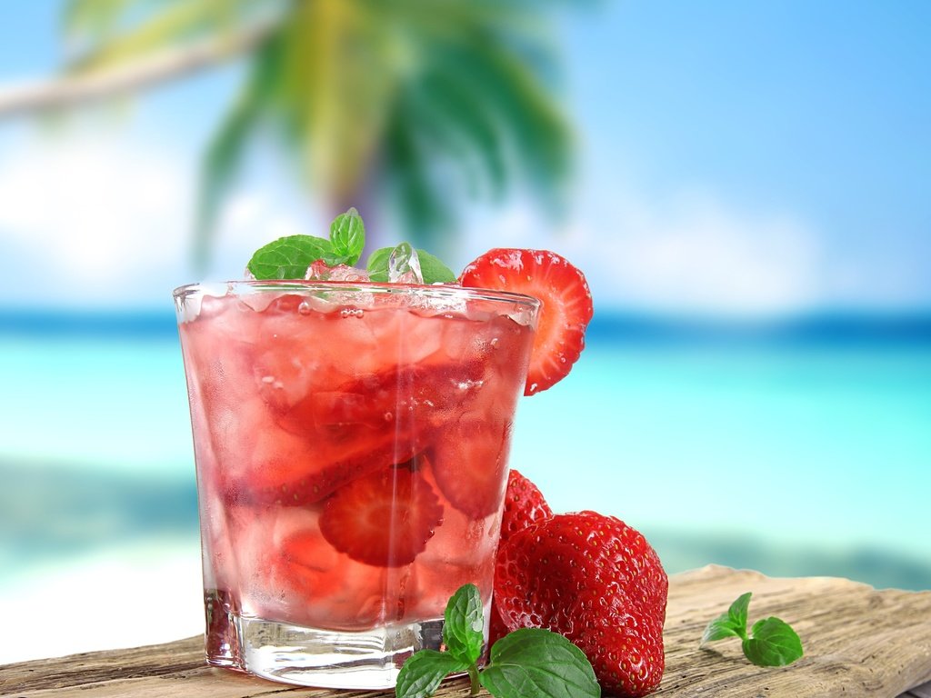 Обои мята, клубника, лёд, ягоды, коктейль, стакан, mint, strawberry, ice, berries, cocktail, glass разрешение 3840x3840 Загрузить