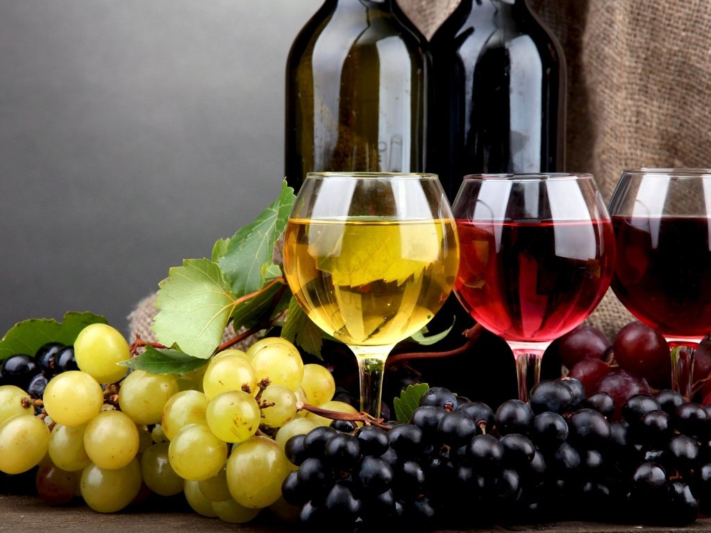 Обои виноград, вино, белое, бокалы, бутылки, красное, розовое, grapes, wine, white, glasses, bottle, red, pink разрешение 2560x1600 Загрузить