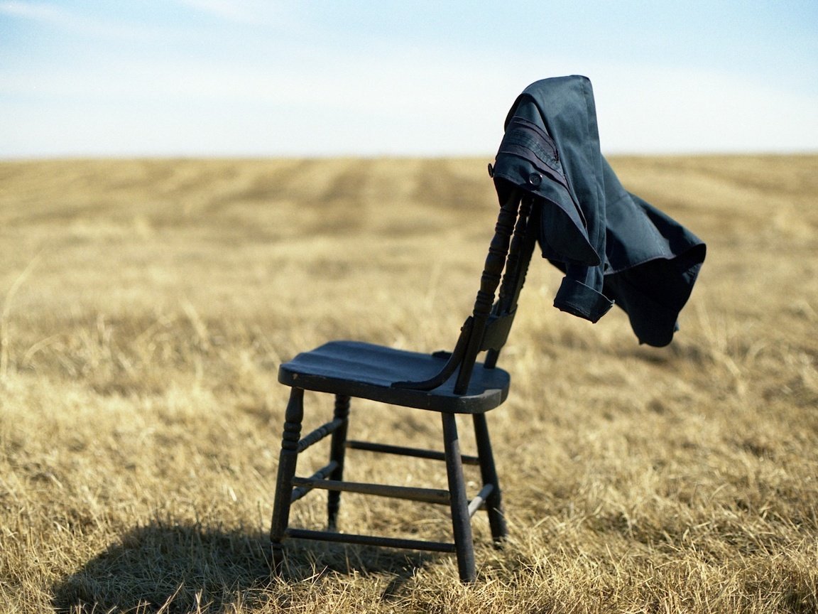 Обои поле, стул, куртка, field, chair, jacket разрешение 1920x1200 Загрузить