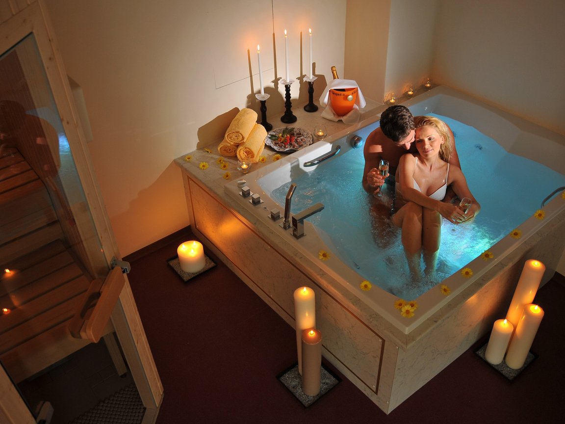 Обои свечи, любовь, романтика, мужчина, женщина, ванна, candles, love, romance, male, woman, bath разрешение 1920x1200 Загрузить