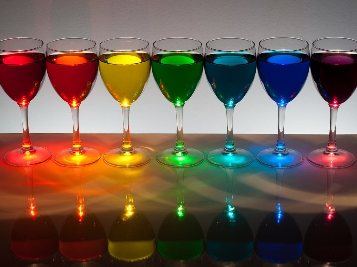 Обои отражение, цвет, радуга, напитки, бокалы, жидкость, reflection, color, rainbow, drinks, glasses, liquid разрешение 1920x1200 Загрузить