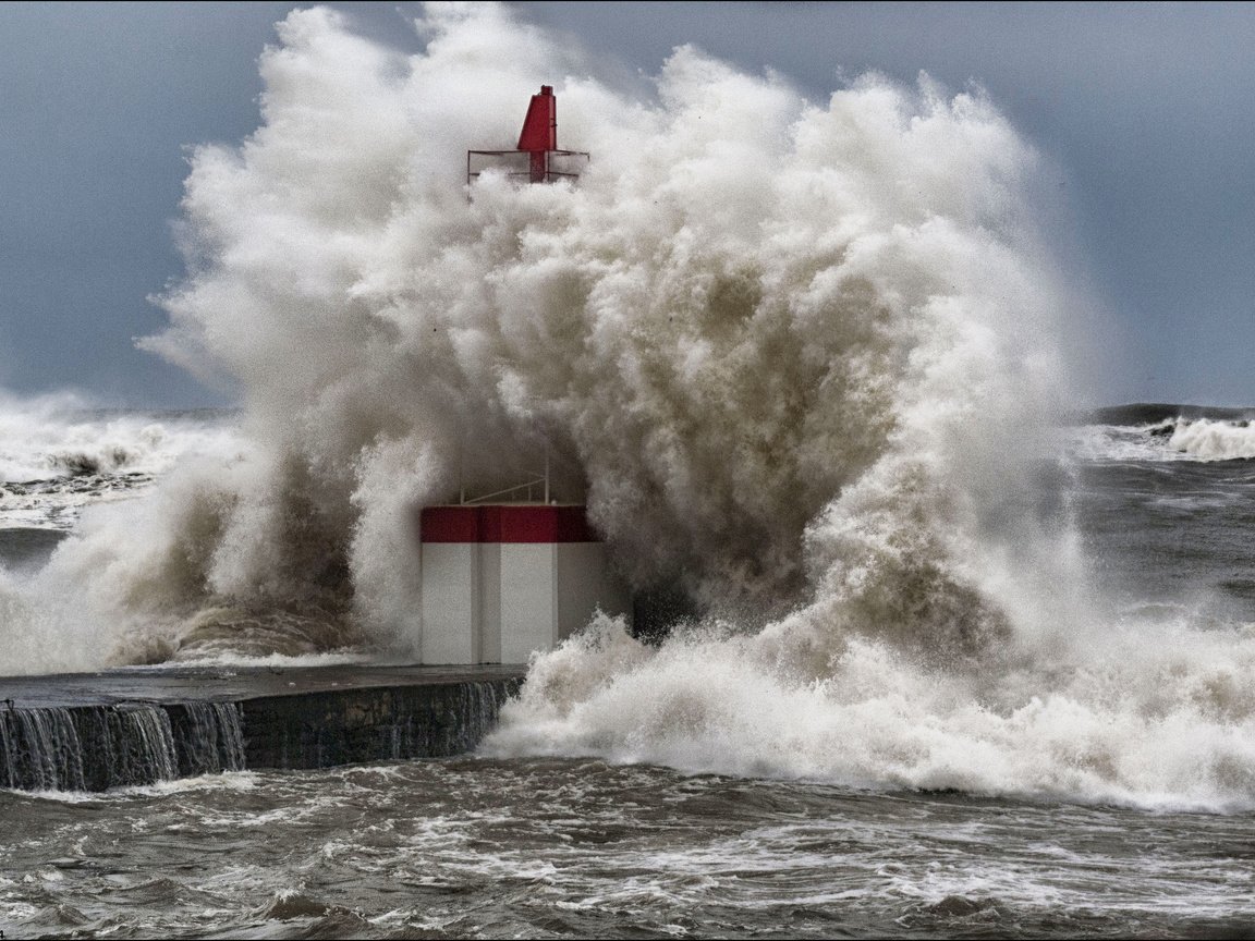Обои море, маяк, волна, причал, океан, шторм, пена, sea, lighthouse, wave, pier, the ocean, storm, foam разрешение 3466x2311 Загрузить