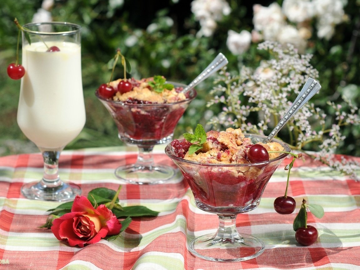 Обои лето, роза, бокал, вишня, молоко, десерт, крамбл, summer, rose, glass, cherry, milk, dessert, crumble разрешение 1920x1221 Загрузить