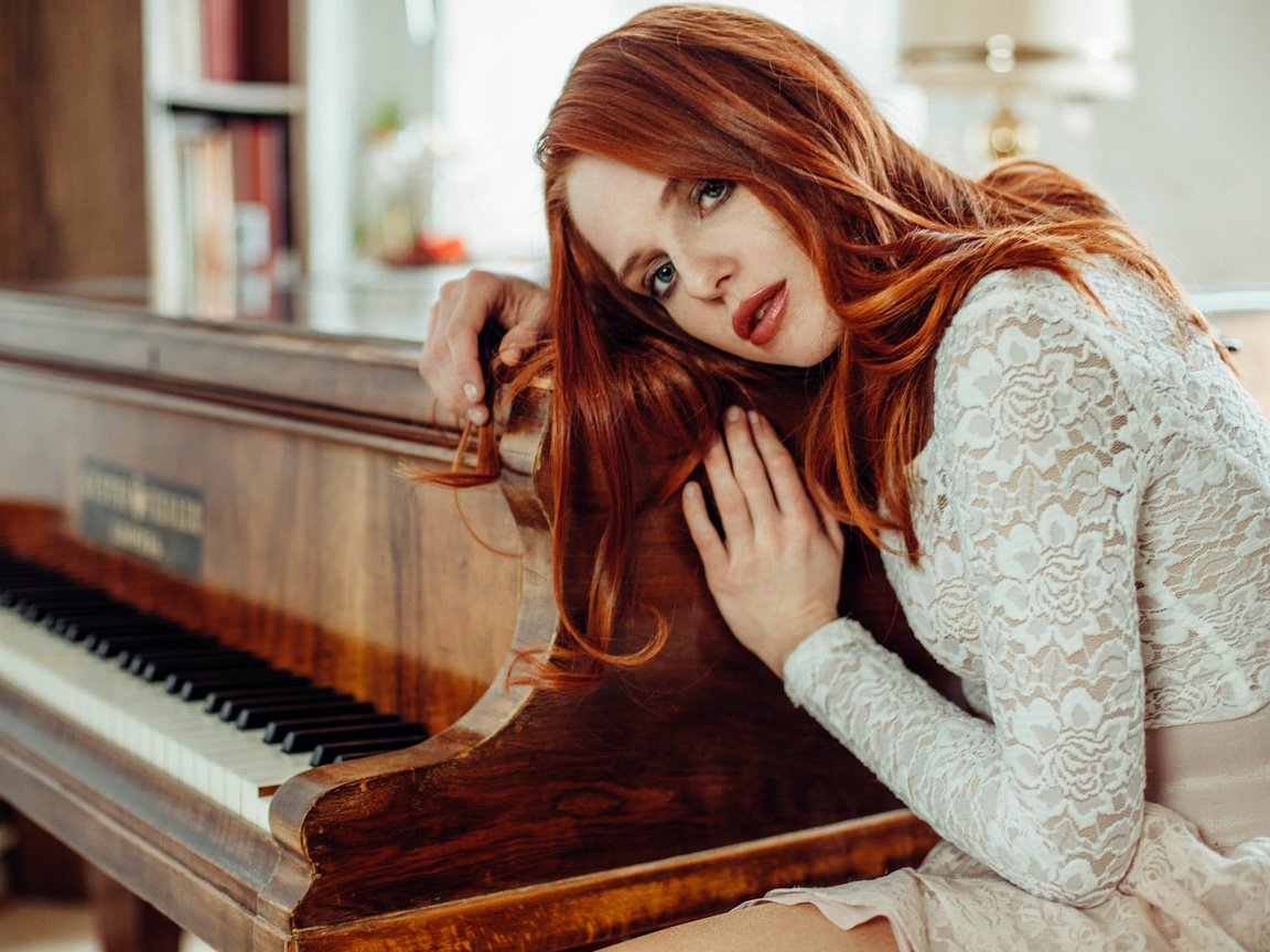 Обои глаза, девушка, рыжая, волосы, губы, лицо, пианино, eyes, girl, red, hair, lips, face, piano разрешение 2880x1920 Загрузить