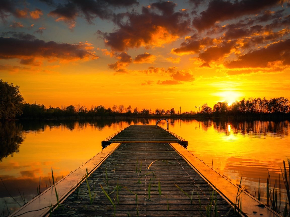 Обои облака, вечер, озеро, закат, причал, тишина, clouds, the evening, lake, sunset, pier, silence разрешение 2554x1600 Загрузить