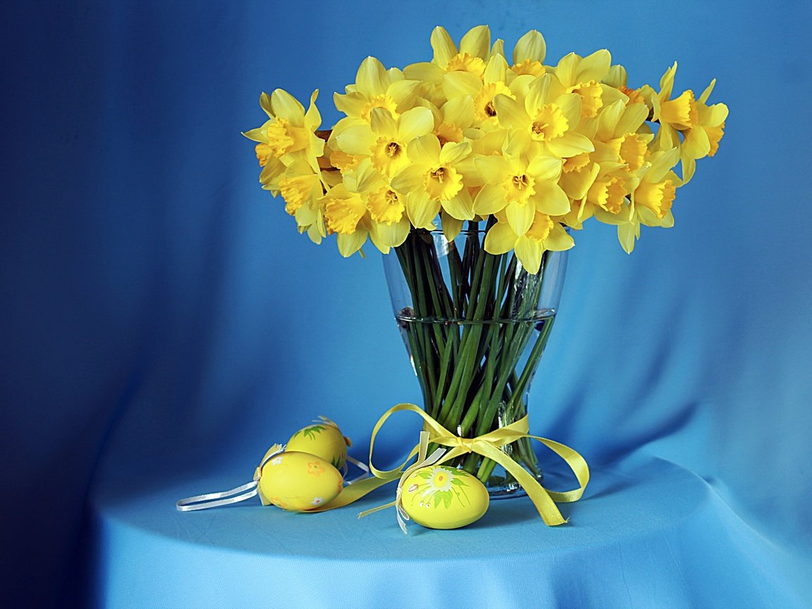 Обои цветы, букет, пасха, яйца, нарциссы, flowers, bouquet, easter, eggs, daffodils разрешение 2000x1333 Загрузить