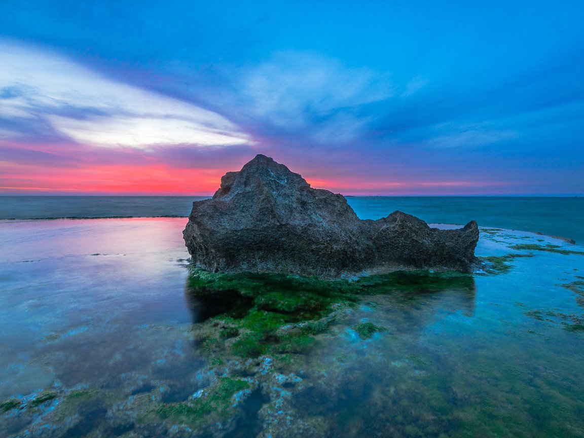 Обои небо, природа, камни, берег, закат, море, горизонт, побережье, the sky, nature, stones, shore, sunset, sea, horizon, coast разрешение 1920x1200 Загрузить