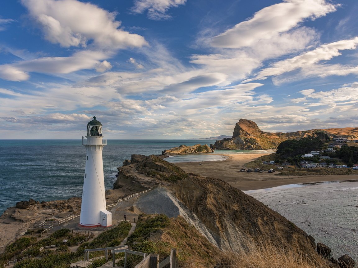 Обои небо, облака, море, скала, маяк, новая зеландия, бере, the sky, clouds, sea, rock, lighthouse, new zealand, bere разрешение 4562x3042 Загрузить