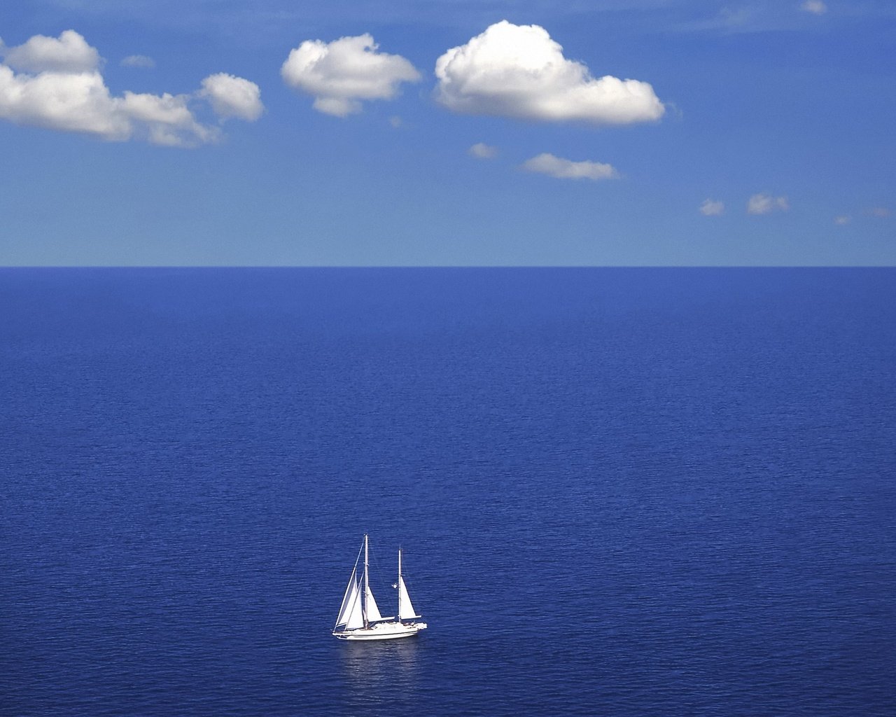 Обои облака, синий, море, горизонт, яхта, clouds, blue, sea, horizon, yacht разрешение 2836x2052 Загрузить