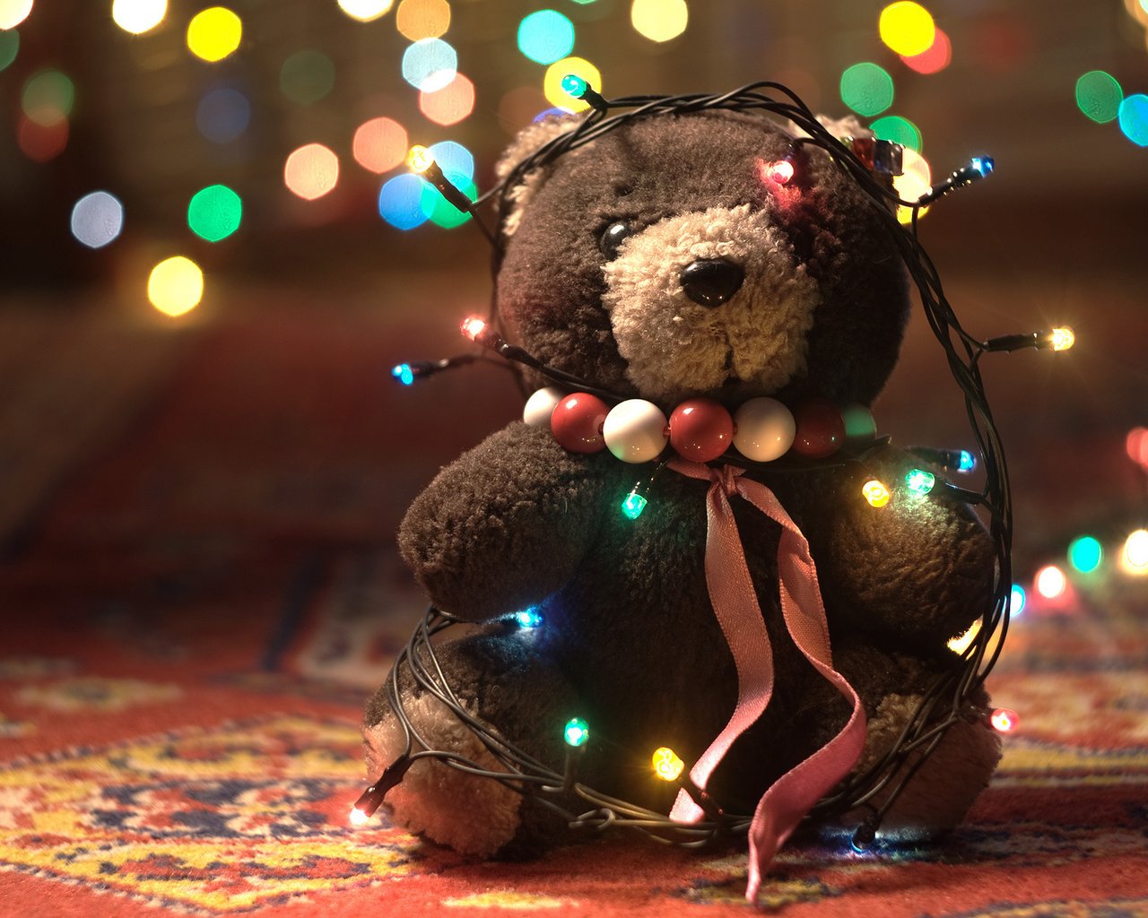 Обои мишка, игрушка, плюшевый, огоньки, гирлянда, bear, toy, plush, lights, garland разрешение 1920x1200 Загрузить