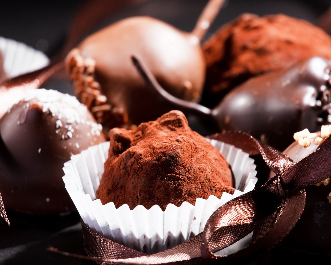 Обои сладости, шоколад, трюфель, sweets, chocolate, truffle разрешение 1920x1200 Загрузить