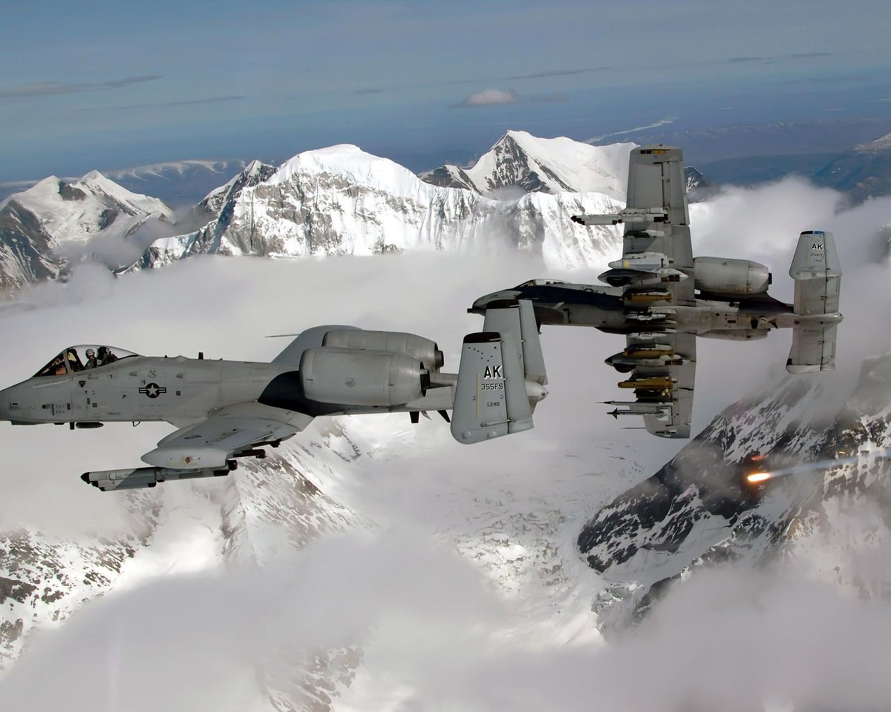 Обои горы, снег, полет, самолеты, mountains, snow, flight, aircraft разрешение 1920x1200 Загрузить
