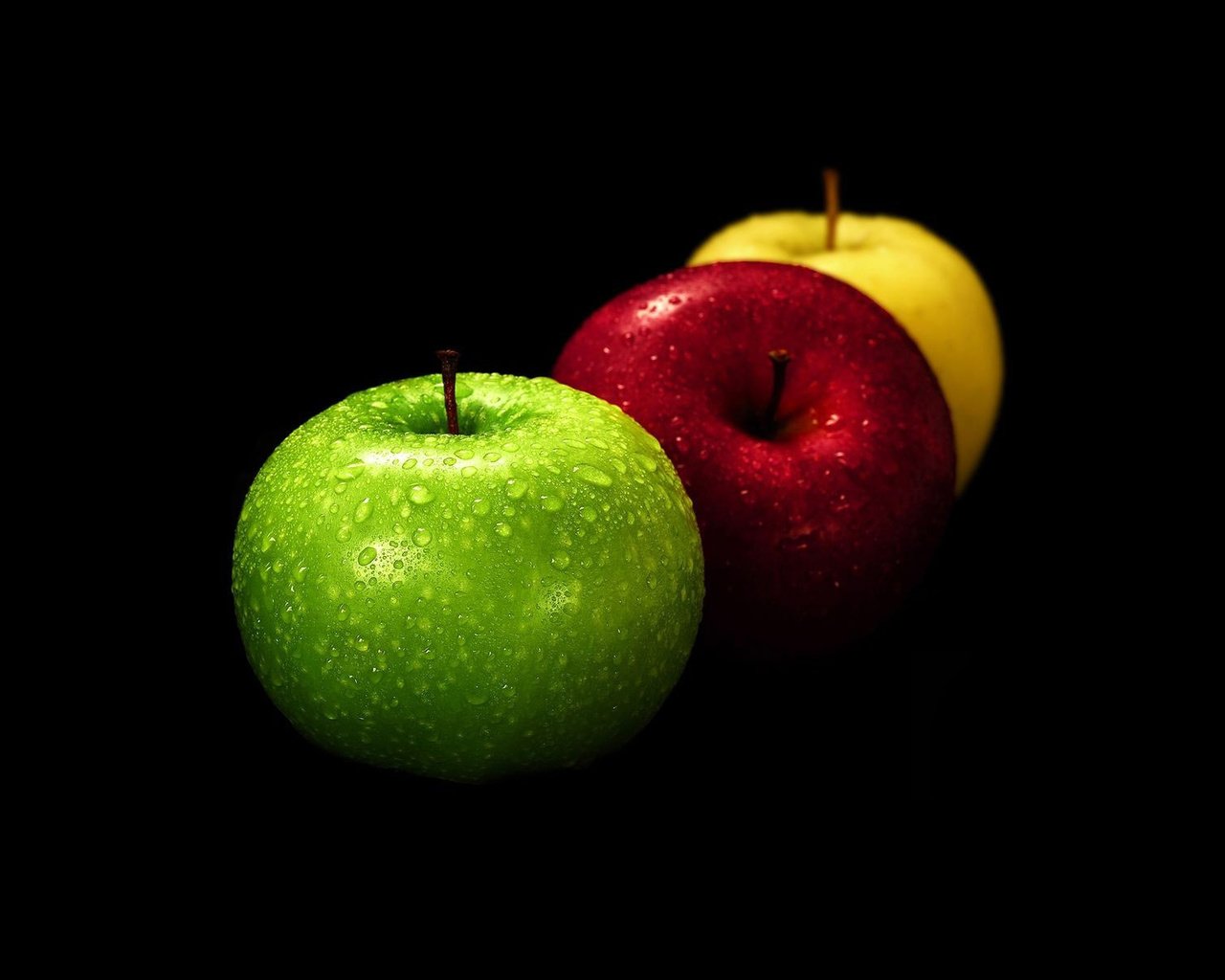 Обои желтый, зелёный, яблоки, красный, влага, yellow, green, apples, red, moisture разрешение 1920x1200 Загрузить