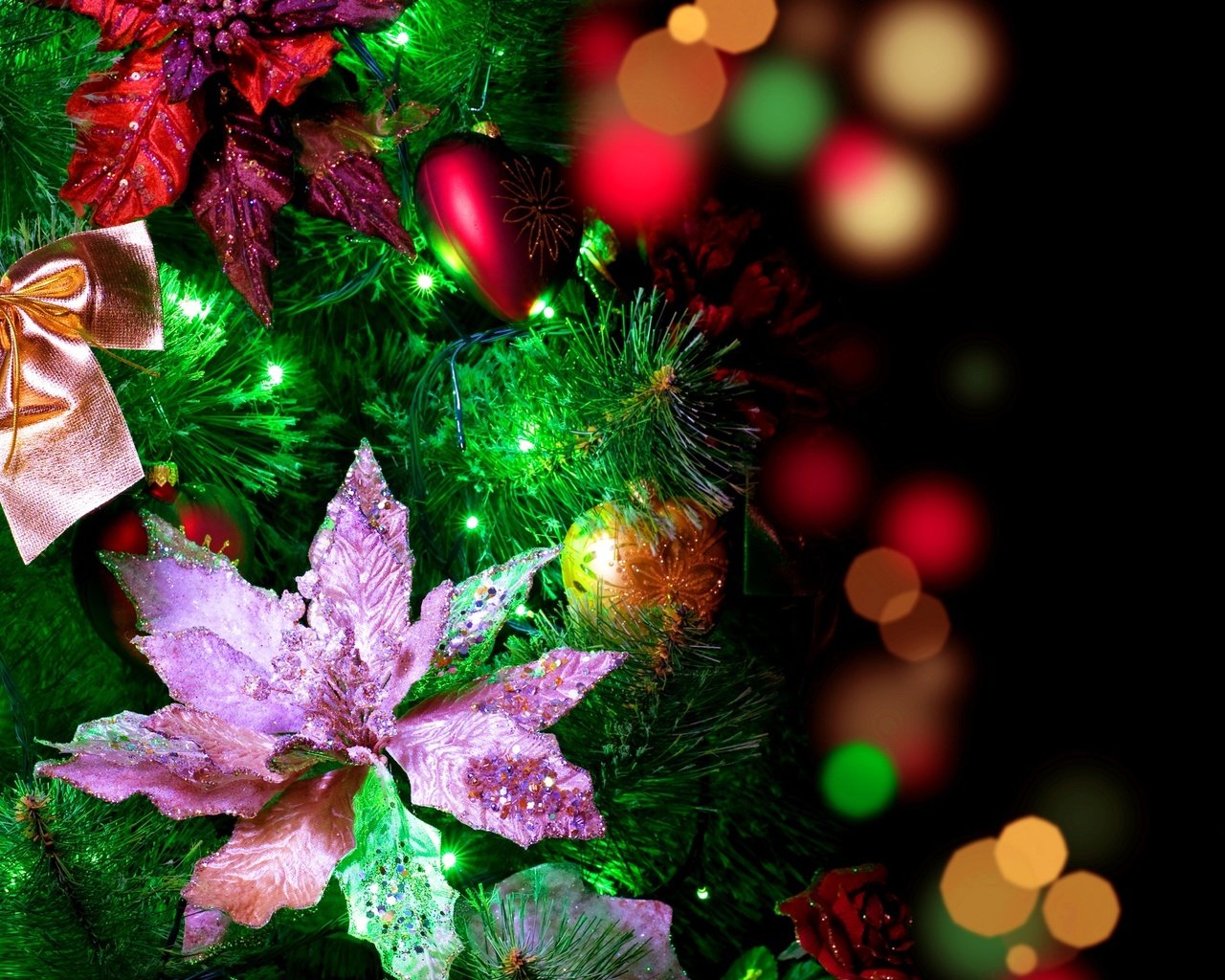 Обои огоньки, цветы, гирлянда, огни, елочные, новый год, с новым годом, елка, боке, шары, 2013, блики, бантики, праздник, елочные украшения, flowers, garland, lights, christmas, new year, happy new year, tree, bokeh, balls, glare, bows, holiday, christmas decorations разрешение 2560x1600 Загрузить