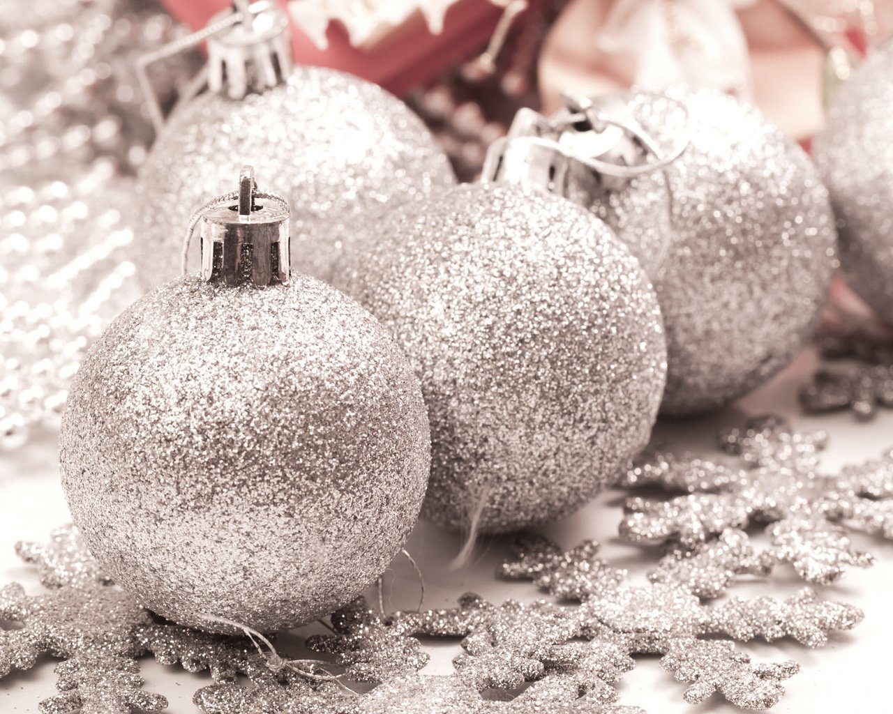 Обои новый год, зима, шарики, елочные игрушки, новогодние игрушки, новогодний шар, new year, winter, balls, christmas decorations, christmas toys, christmas ball разрешение 1920x1200 Загрузить