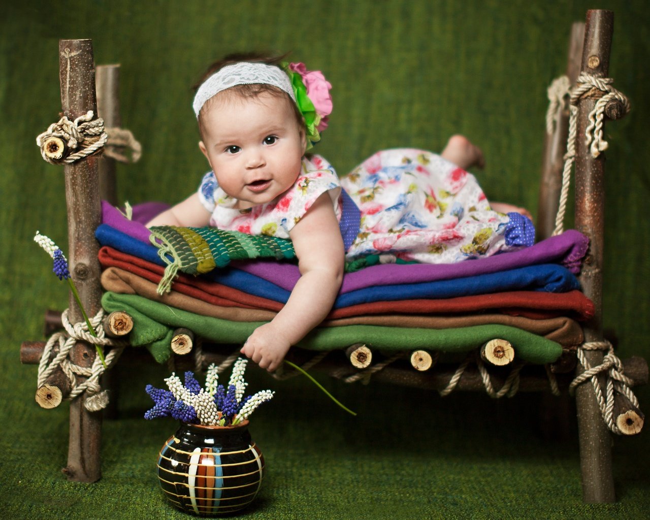 Обои цветы, дети, ребенок, девочка.кроватка, flowers, children, child, girl.cot разрешение 3576x2565 Загрузить