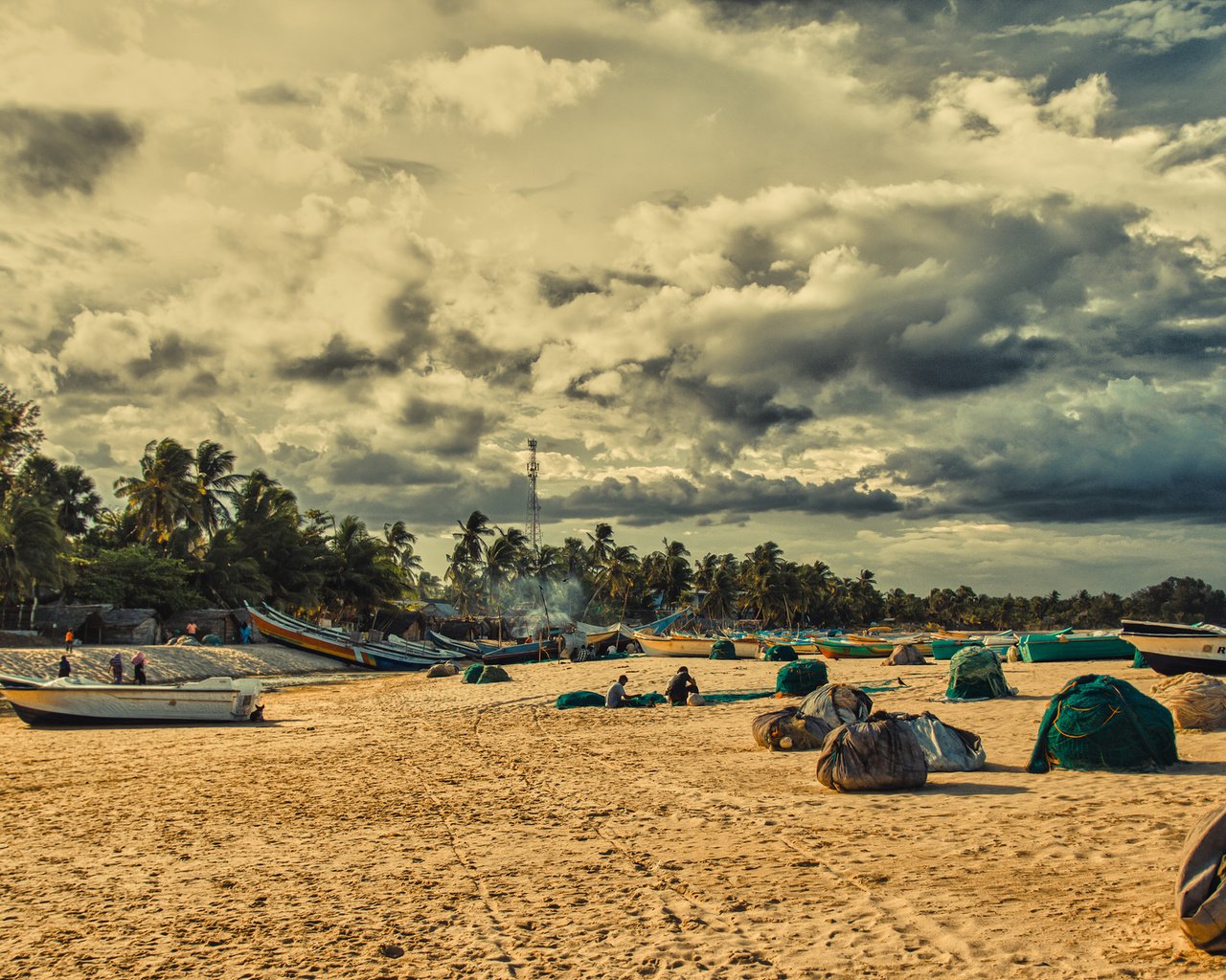 Обои пляж, лодки, сети, рыбаки, шри-ланка, beach, boats, network, fishermen, sri lanka разрешение 2048x1214 Загрузить