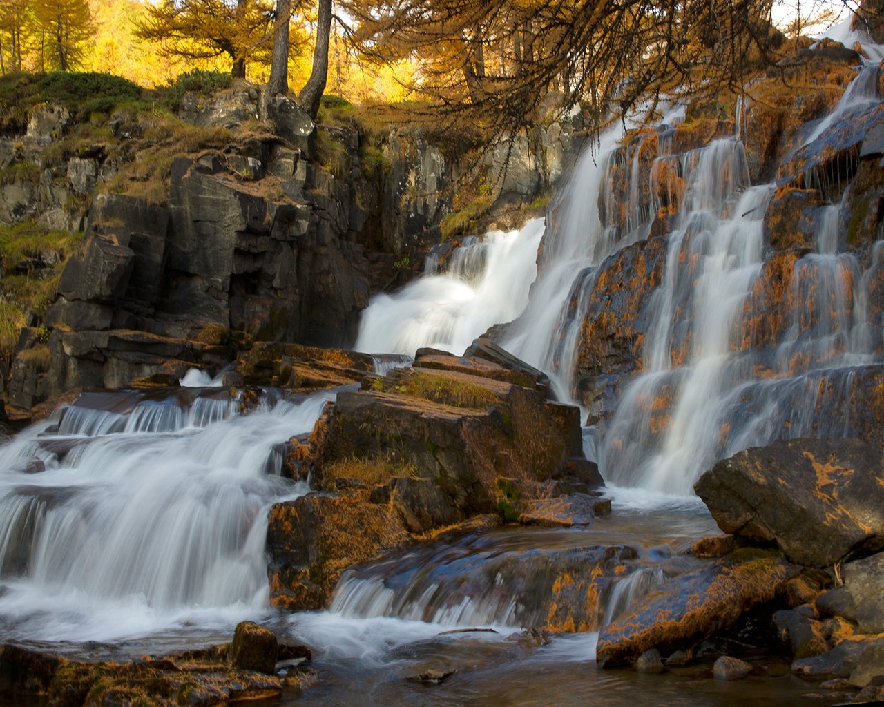 Обои скалы, водопад, каскад, rocks, waterfall, cascade разрешение 1920x1365 Загрузить