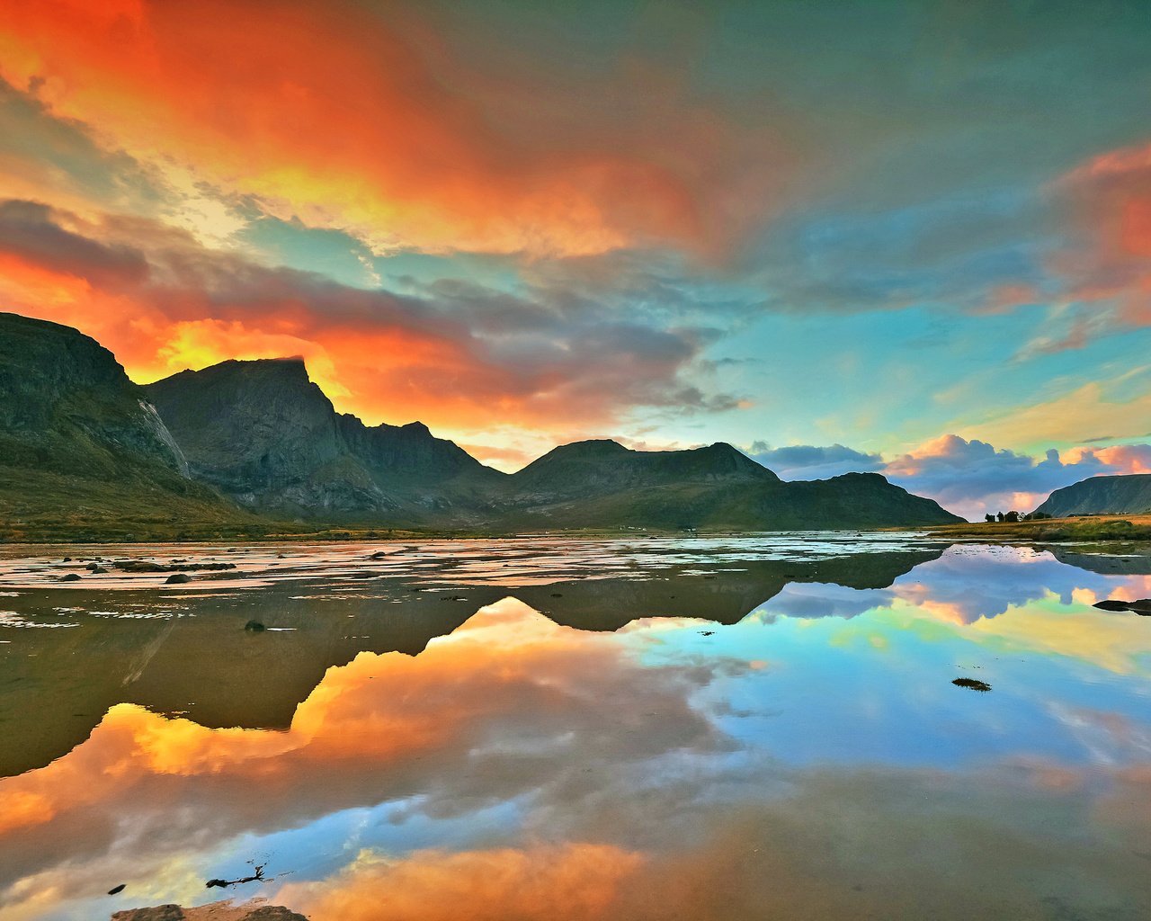 Обои небо, облака, озеро, горы, отражение, пейзаж, рассвет, the sky, clouds, lake, mountains, reflection, landscape, dawn разрешение 2048x1363 Загрузить