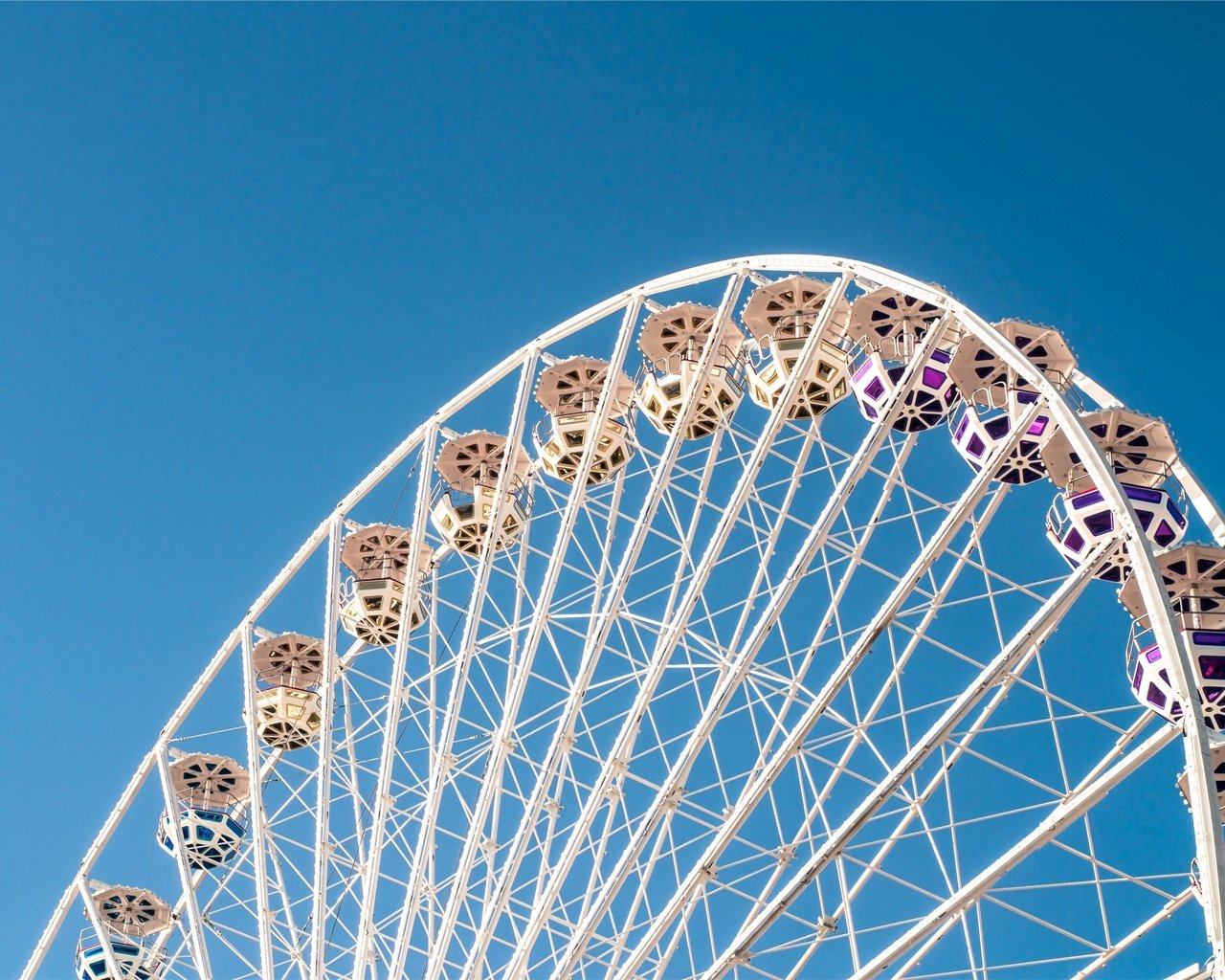 Обои небо, колесо обозрения, аттракцион, the sky, ferris wheel, attraction разрешение 2365x1774 Загрузить