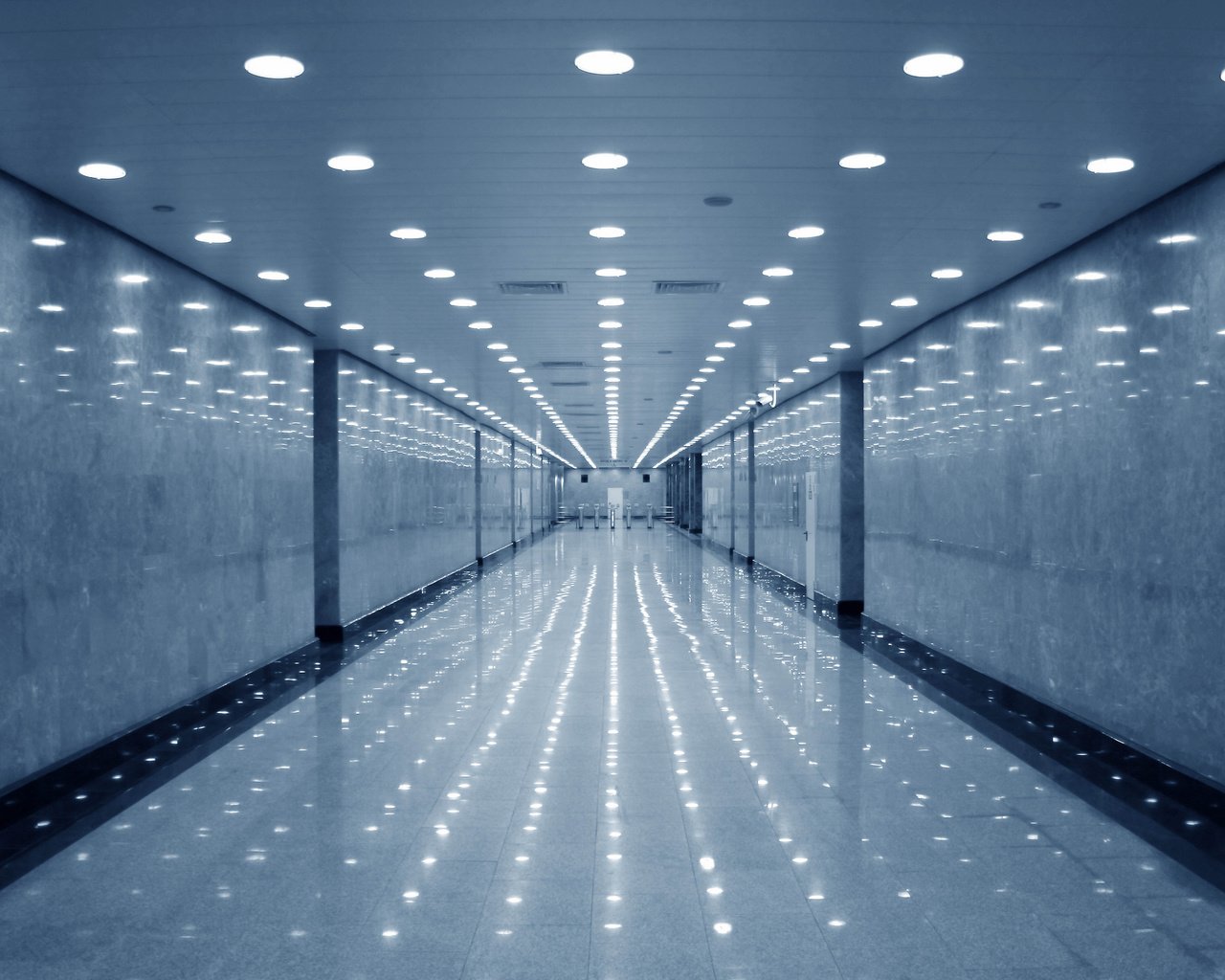 Обои отражение, коридор, пустота, светильники, reflection, corridor, void, lamps разрешение 2560x1600 Загрузить