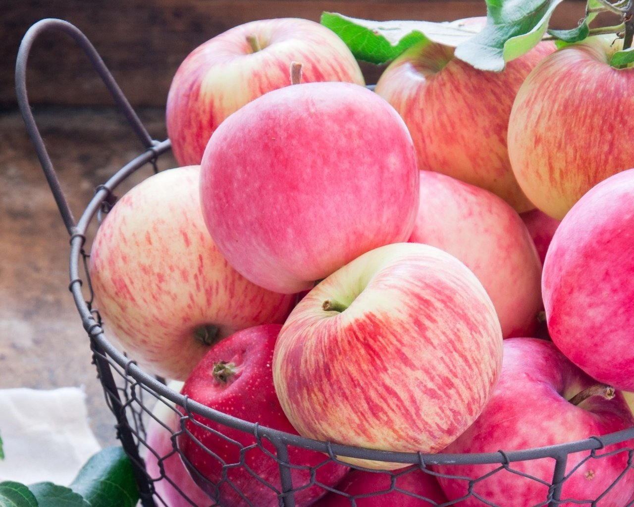 Обои фрукты, яблоки, fruit, apples разрешение 1920x1257 Загрузить