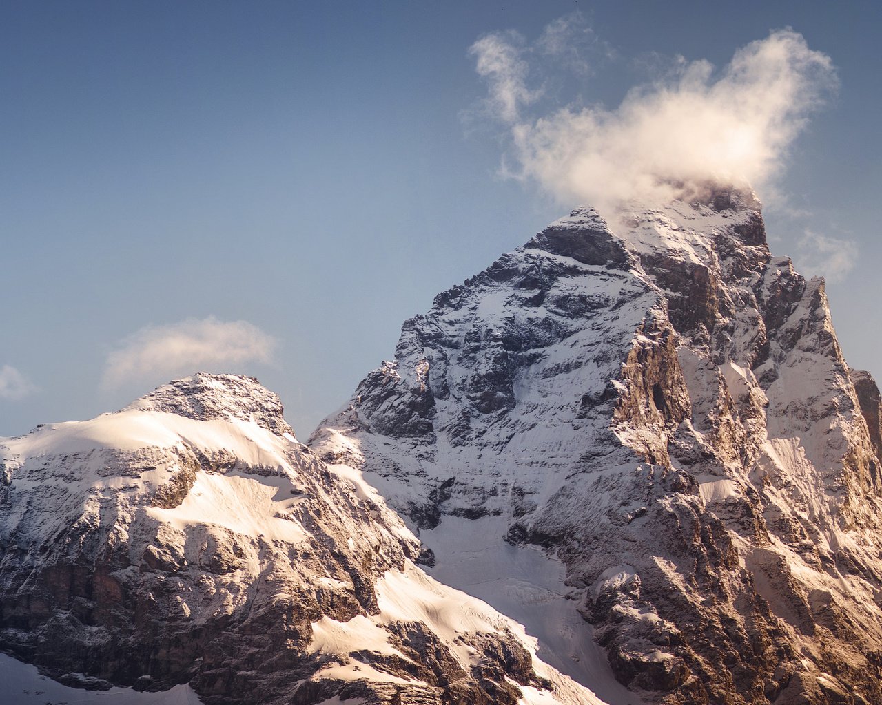 Обои небо, снег, гора, швейцария, альпы, маттерхорн, the sky, snow, mountain, switzerland, alps, matterhorn разрешение 2048x1280 Загрузить