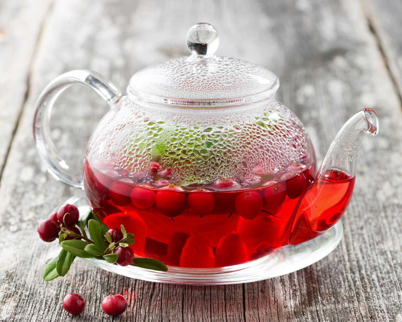 Обои напиток, ягода, чай, чайник, брусника, drink, berry, tea, kettle, cranberries разрешение 2048x1367 Загрузить