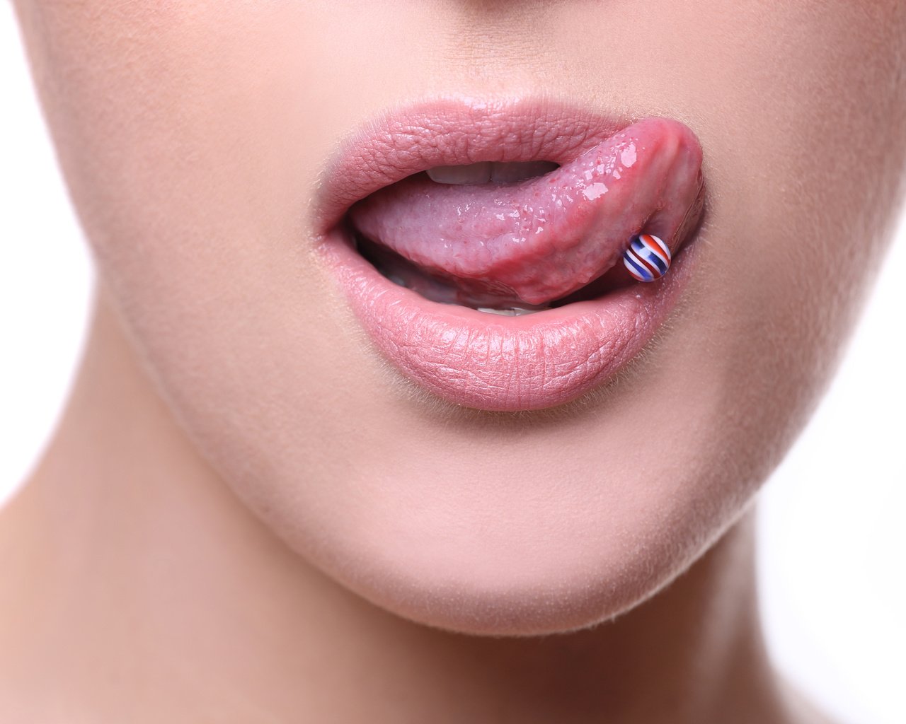 Обои губы, язык, женщина, пирсинг, lips, language, woman, piercing разрешение 3996x2664 Загрузить