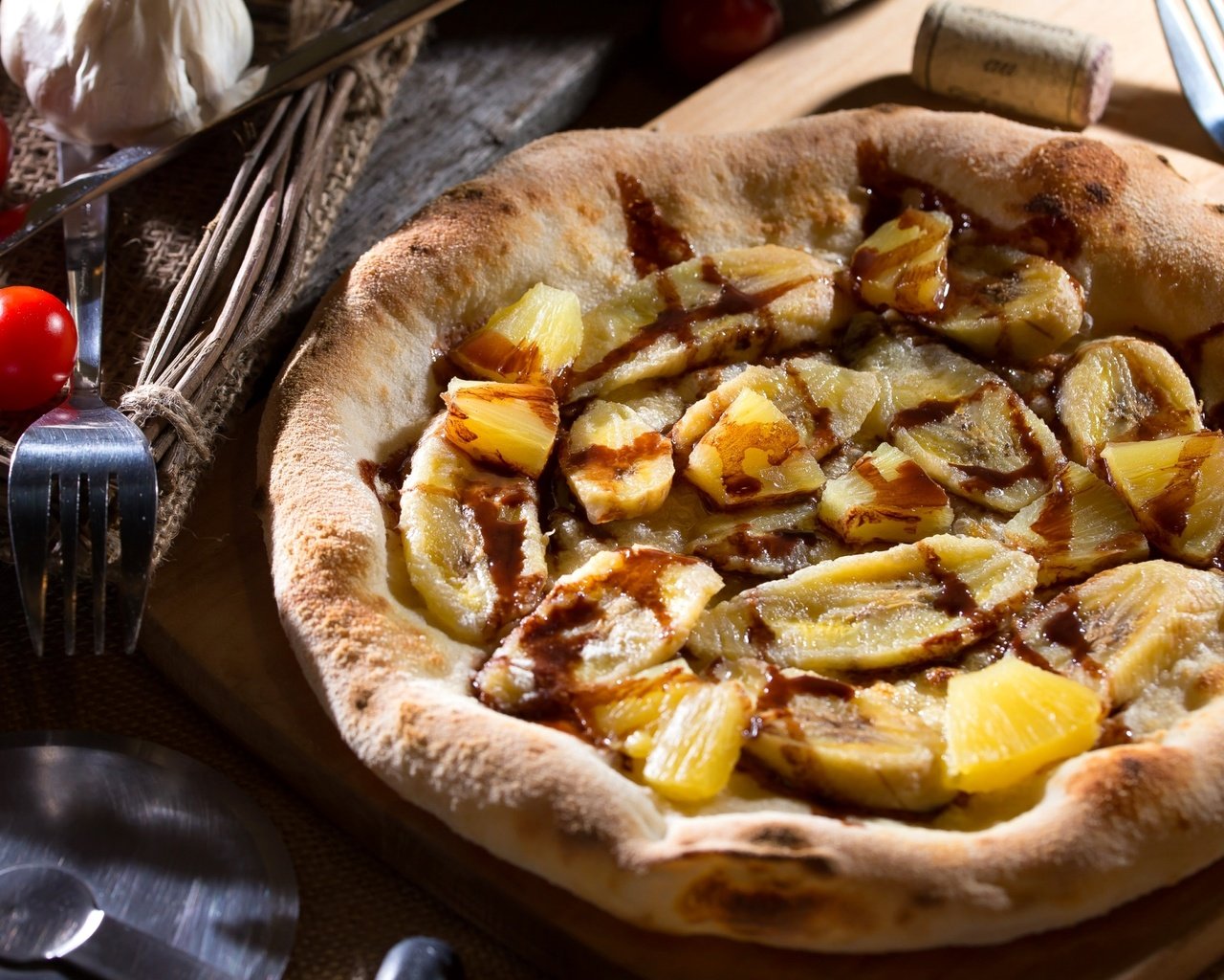 Обои шоколад, банан, ананас, сладкая пицца, chocolate, banana, pineapple, sweet pizza разрешение 2400x1600 Загрузить