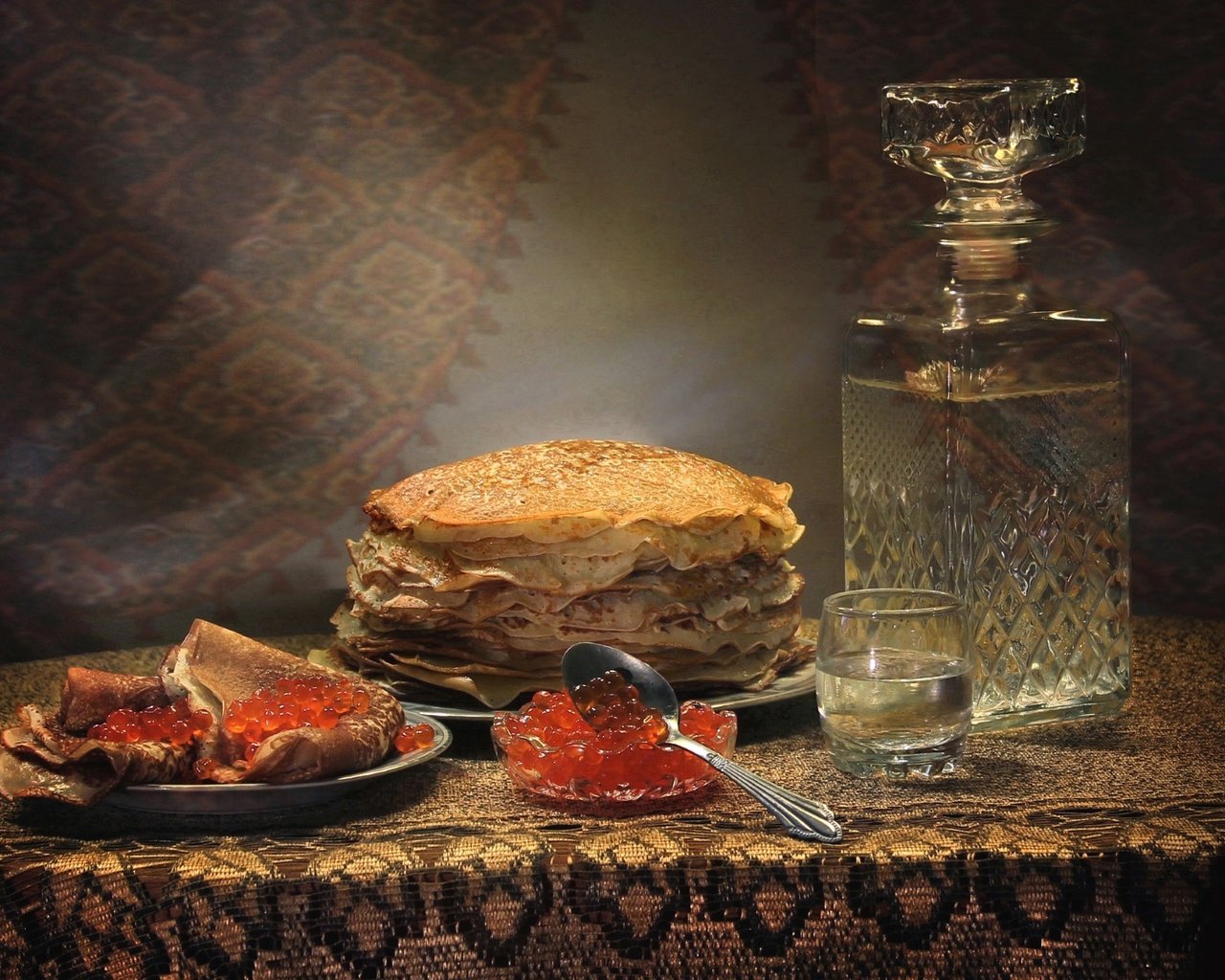 Обои водка, икра, блины, графин, vodka, caviar, pancakes, decanter разрешение 1920x1253 Загрузить