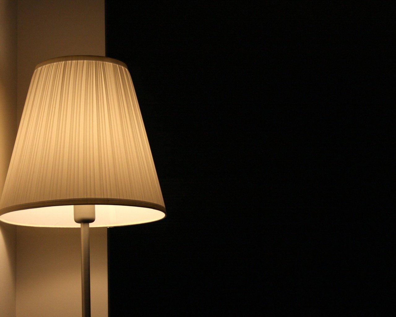 Обои свет, обои, лампа, торшер, light, wallpaper, lamp, floor lamp разрешение 2560x1600 Загрузить