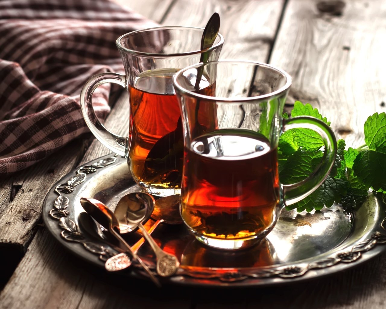 Обои мята, напиток, чай, стаканы, mint, drink, tea, glasses разрешение 2400x1435 Загрузить