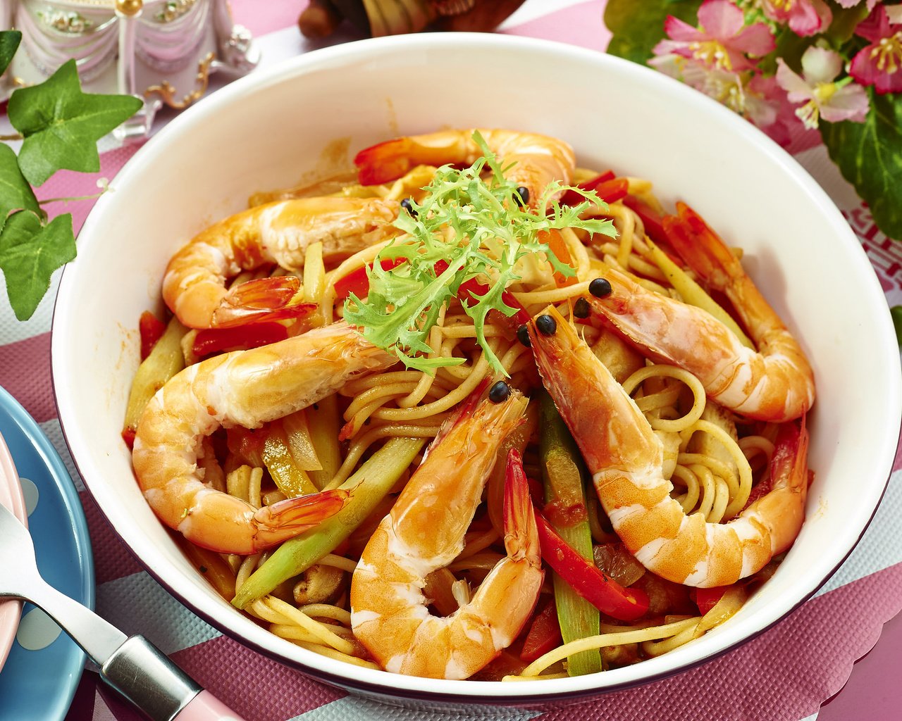 Обои овощи, морепродукты, креветки, паста, vegetables, seafood, shrimp, pasta разрешение 2048x1363 Загрузить
