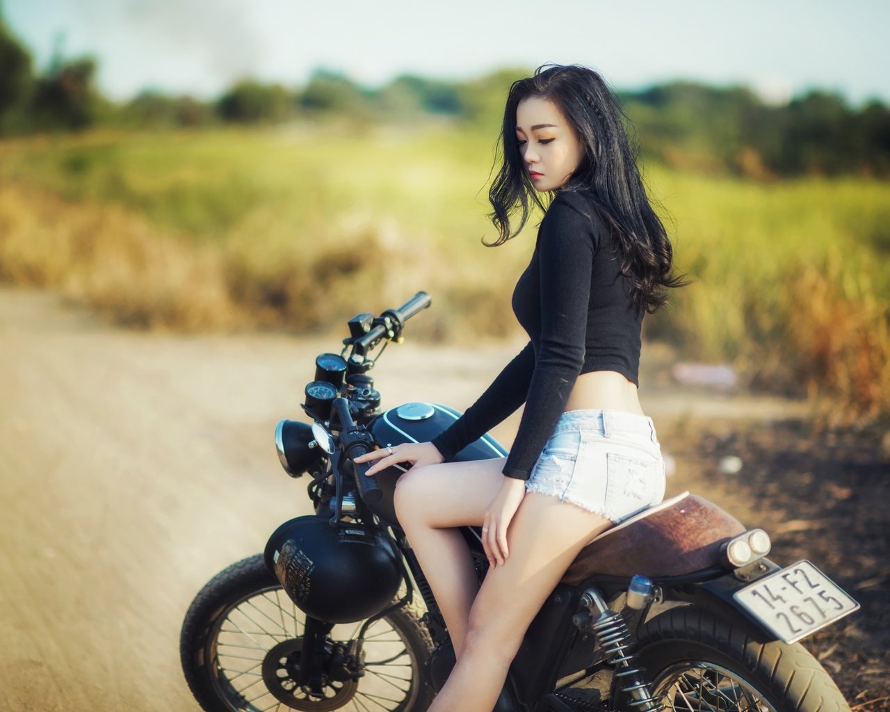 Обои девушка, мотоцикл, азиатка, girl, motorcycle, asian разрешение 2880x1923 Загрузить