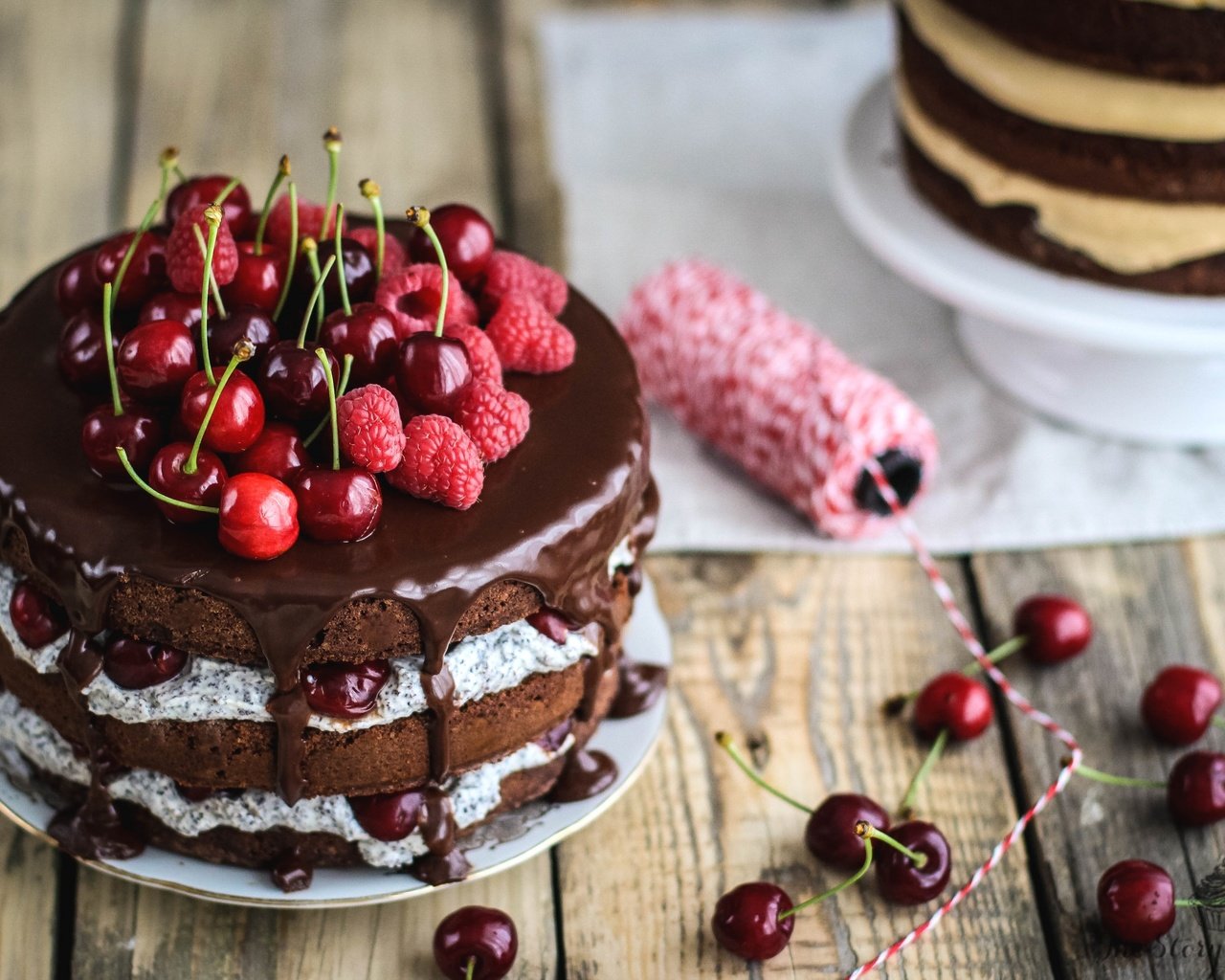 Обои малина, ягоды, вишня, торт, шоколадный, крем, raspberry, berries, cherry, cake, chocolate, cream разрешение 3000x2000 Загрузить