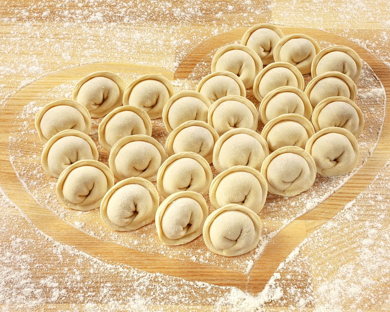 Обои сердце, любовь, тесто, мука, пельмени, heart, love, the dough, flour, dumplings разрешение 4400x3023 Загрузить