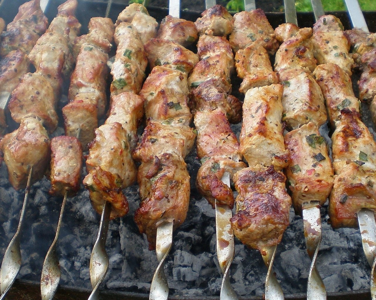 Обои мясо, шашлык, шампура, мангал, meat, kebab, skewers, grill разрешение 1920x1200 Загрузить