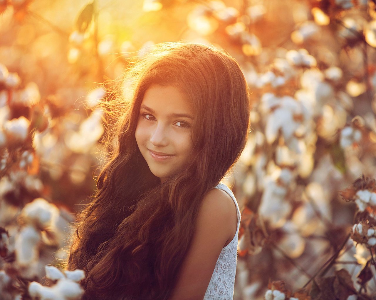 Обои настроение, улыбка, девочка, ребенок, длинные волосы, afeef, mood, smile, girl, child, long hair разрешение 1920x1200 Загрузить