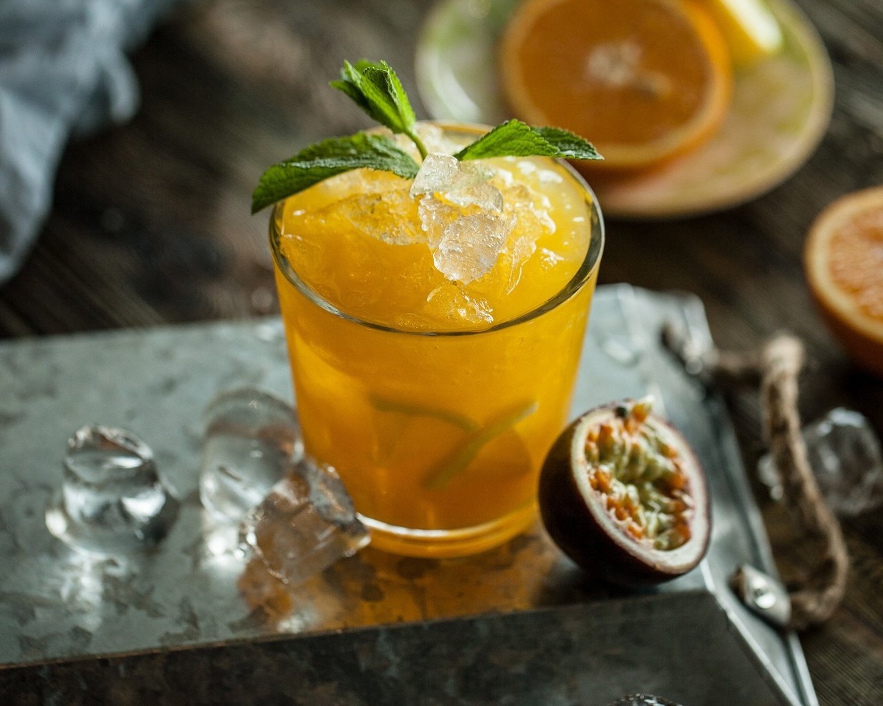 Обои мята, напиток, фрукты, лёд, апельсин, сок, маракуйя, mint, drink, fruit, ice, orange, juice, passion fruit разрешение 2048x1342 Загрузить