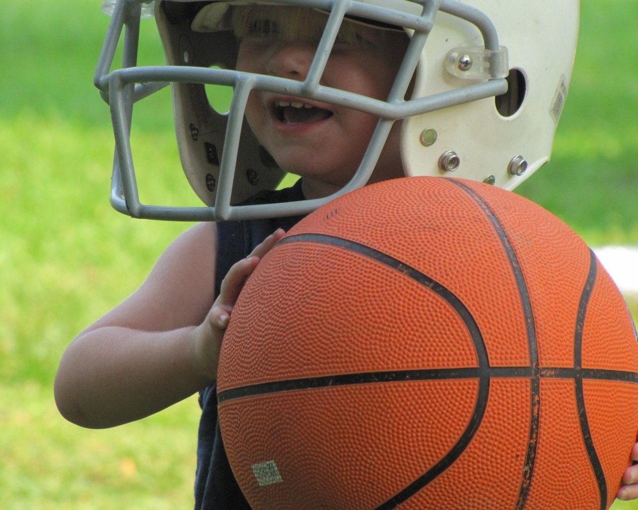 Обои дети, игра, ребенок, мальчик, мяч, баскетбол, children, the game, child, boy, the ball, basketball разрешение 1920x1440 Загрузить