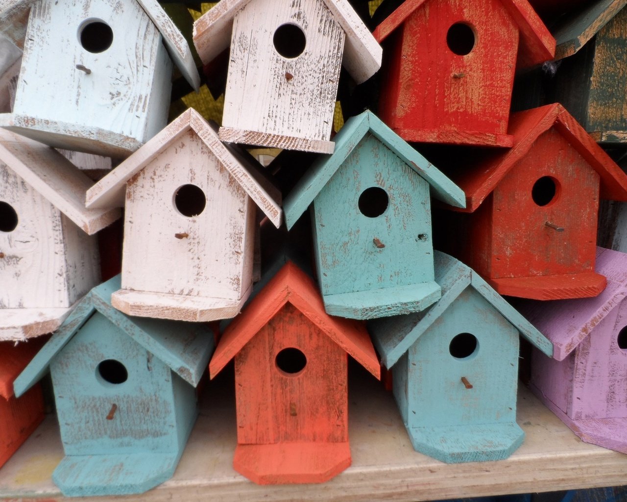 Обои домики, крыша, скворечник, птичьи домики, скворечники, houses, roof, birdhouse, bird houses, birdhouses разрешение 1920x1440 Загрузить