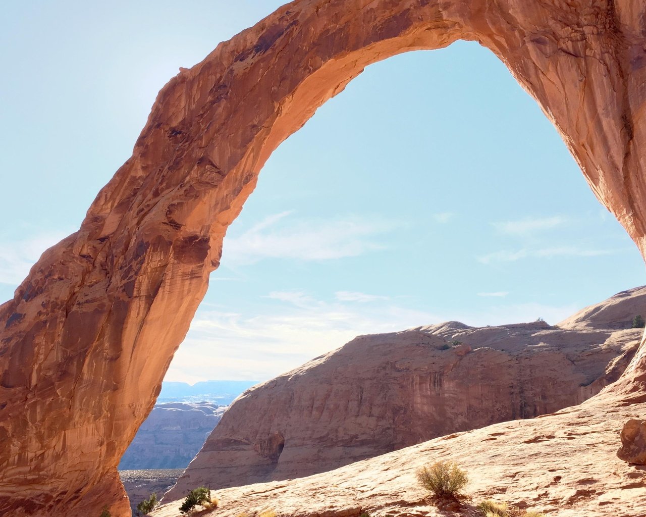 Обои небо, облака, горы, природа, скала, каньон, арка, the sky, clouds, mountains, nature, rock, canyon, arch разрешение 3840x2160 Загрузить