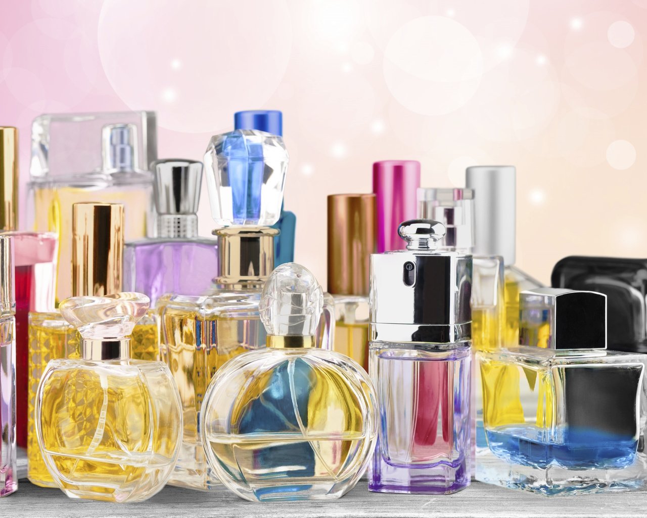 Обои флаконы, духи, парфюмерия, ароматы, bottles, perfume, flavors разрешение 3840x2400 Загрузить