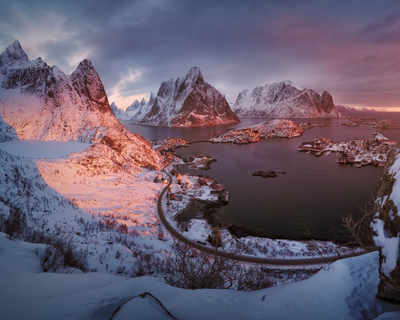 Обои свет, горы, зима, лофотенские острова, фьорд, light, mountains, winter, the lofoten islands, the fjord разрешение 2500x1667 Загрузить