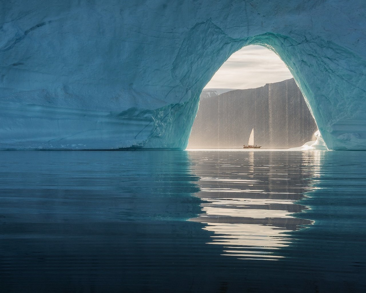 Обои море, корабль, айсберг, арка, ледник, гренландия, sea, ship, iceberg, arch, glacier, greenland разрешение 1920x1080 Загрузить