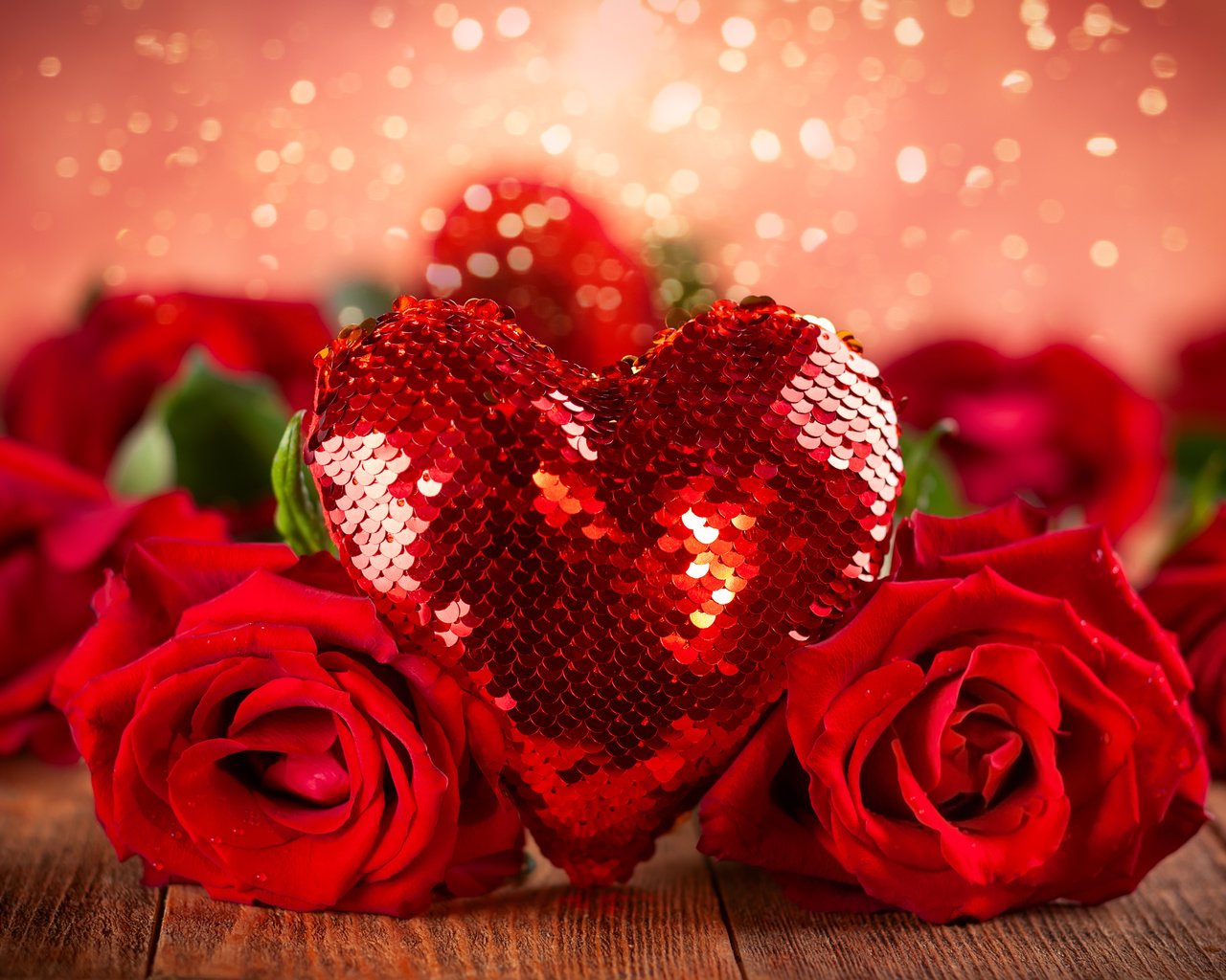 Обои сердце, блеск, любовь, подарок, красные розы, любовь сердце, heart, shine, love, gift, red roses разрешение 5524x3683 Загрузить