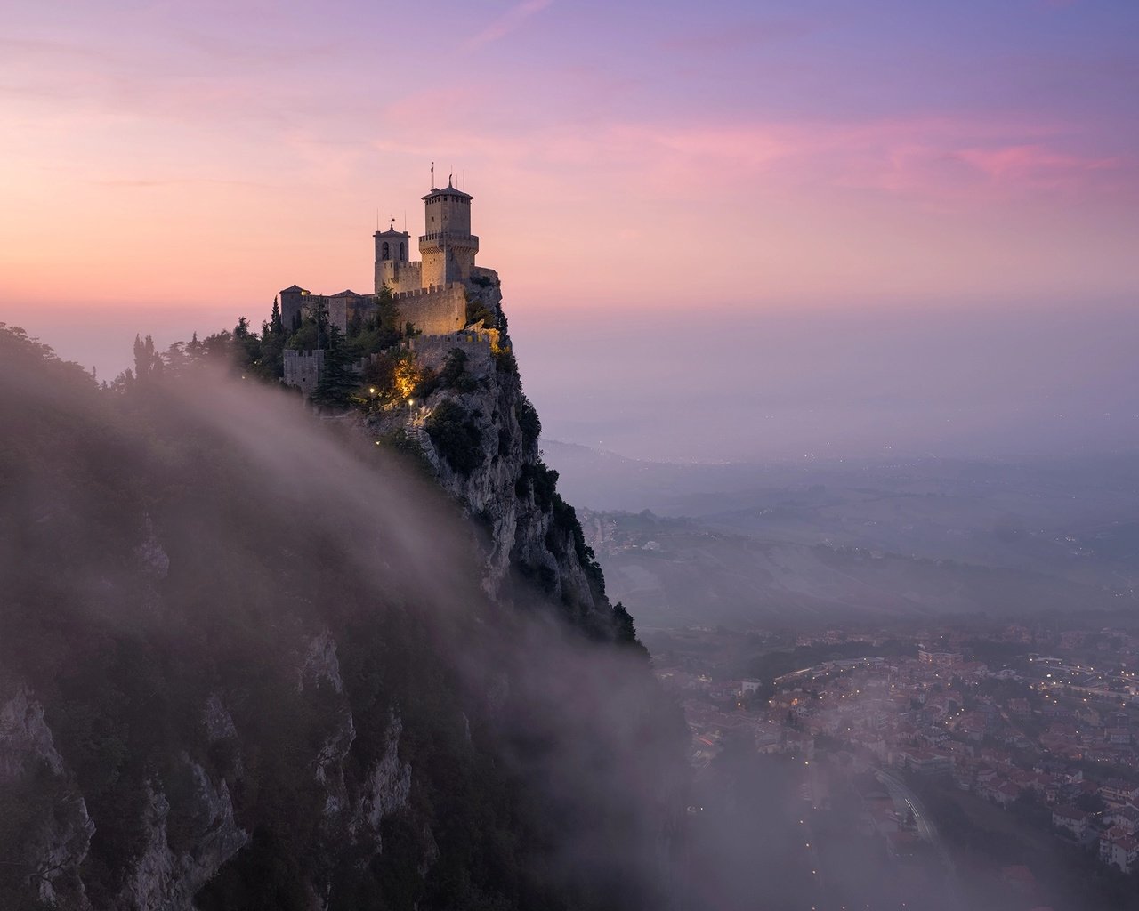 Обои утро, скала, туман, замок, на краю, morning, rock, fog, castle, on the edge разрешение 2048x1534 Загрузить